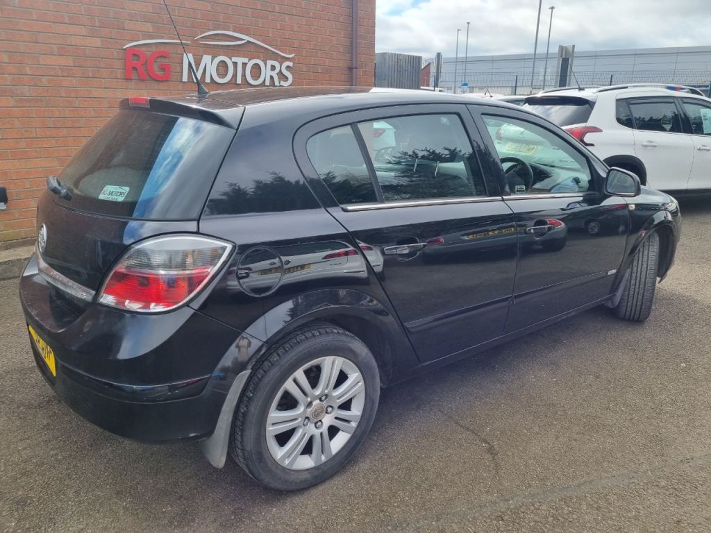 Used Vauxhall Astra 2010 for sale - 78110083: Photo 2
