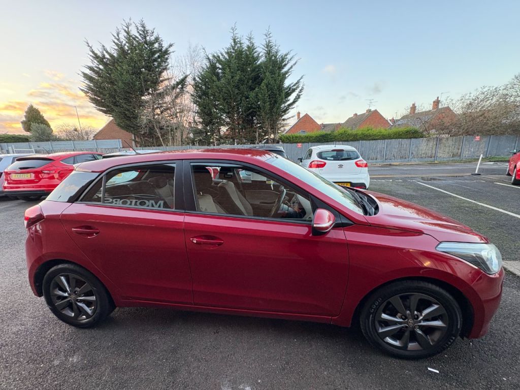 Used Hyundai i20 2015 for sale - 76961753: Photo 4