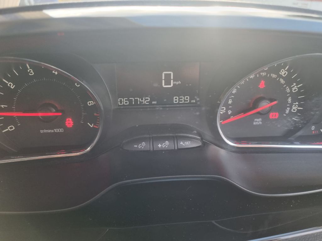 Used Peugeot 208 2014 for sale - 77836245: Photo 10