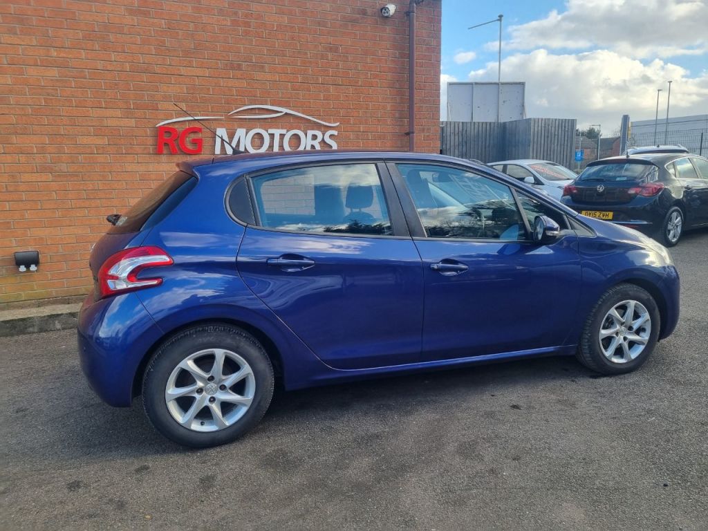 Used Peugeot 208 2014 for sale - 77836245: Photo 2