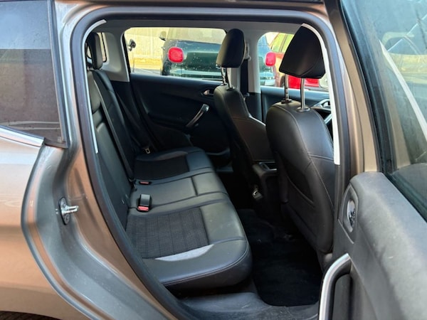 Used Peugeot 2008 2015 for sale - 76076189: Photo 10