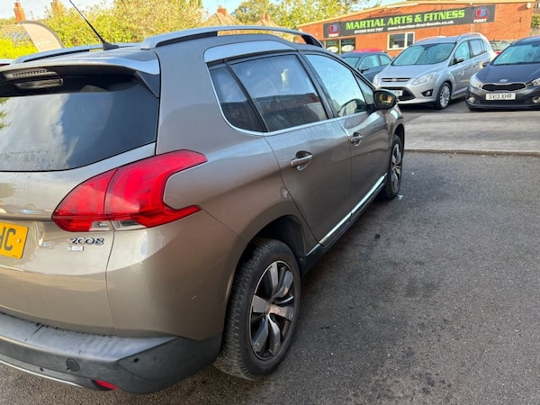 Used Peugeot 2008 2015 for sale - 76076189: Photo 6