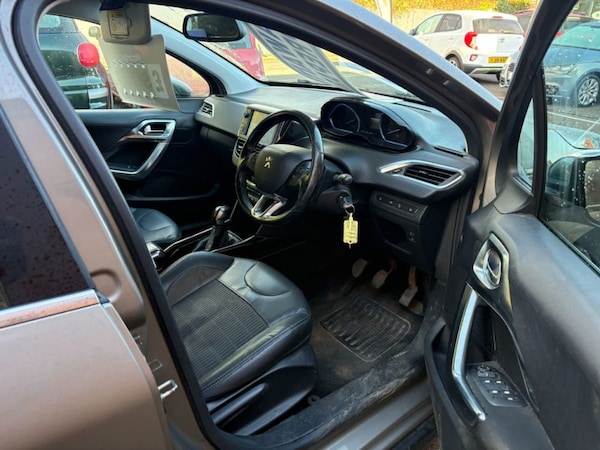 Used Peugeot 2008 2015 for sale - 76076189: Photo 8