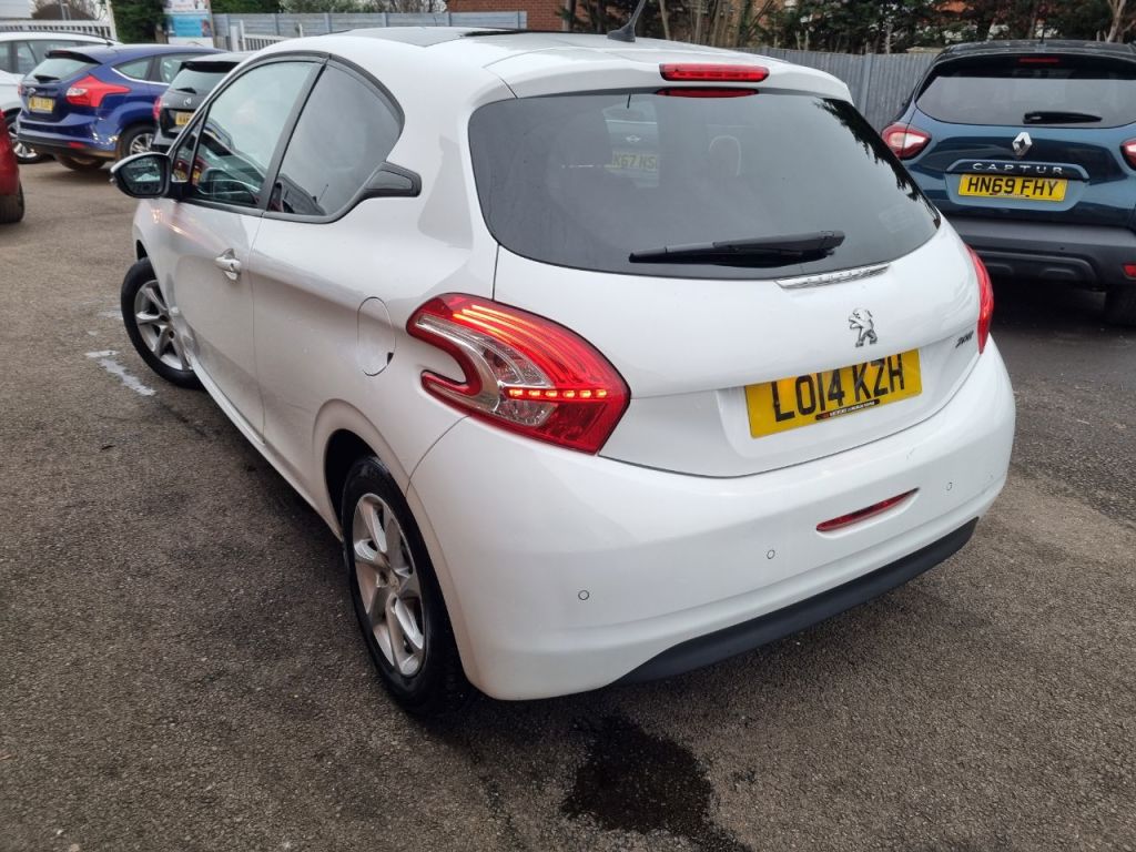 Used Peugeot 208 2014 for sale - 77593310: Photo 7