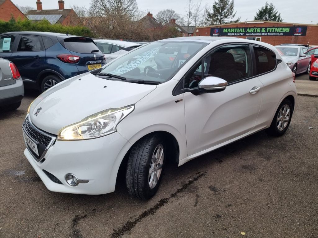 Used Peugeot 208 2014 for sale - 77593310: Photo 9