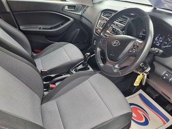 Used Hyundai i20 2018 for sale - 78556600: Photo