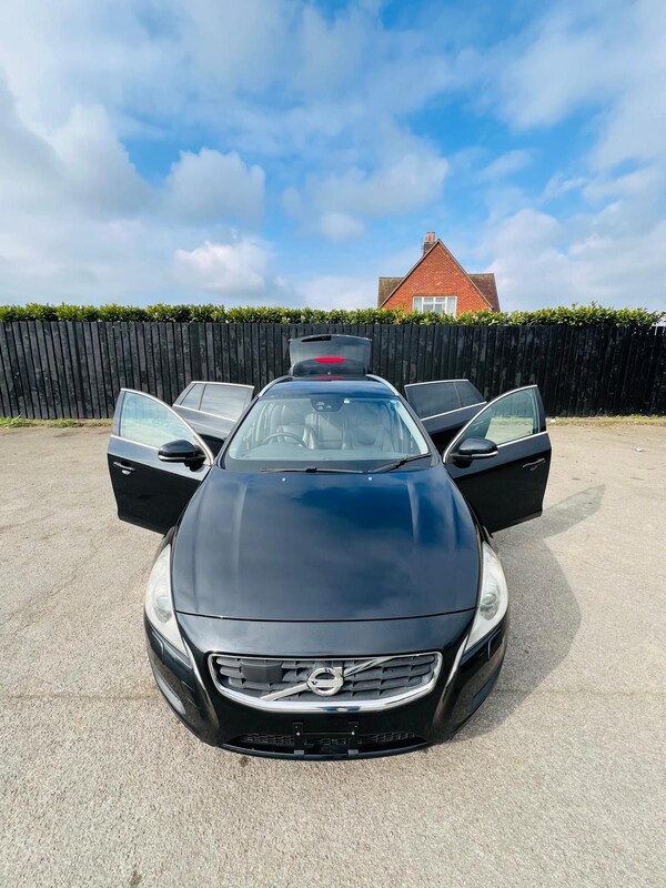 Used Volvo V60 for sale - 74455205: Photo 1