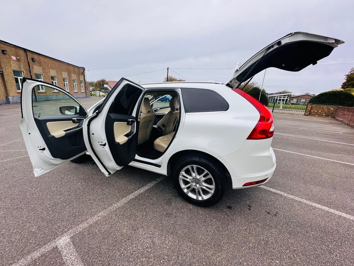 Used Volvo XC60 2014 for sale - 76022621: Photo 9