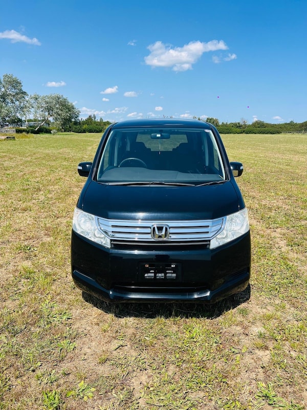 Used Honda Stepwagon for sale - 74967084: Photo 1