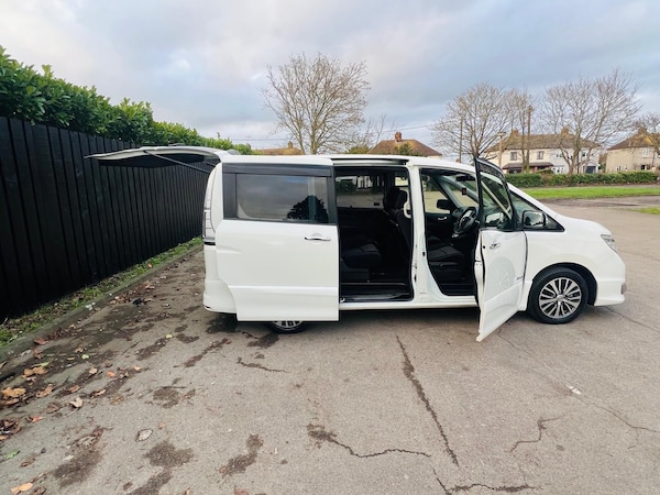 Used Nissan Serena for sale - 73985366: Photo 11