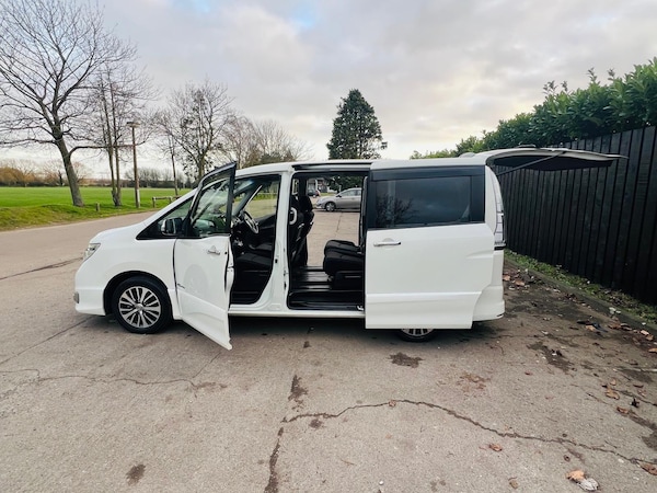 Used Nissan Serena for sale - 73985366: Photo 13