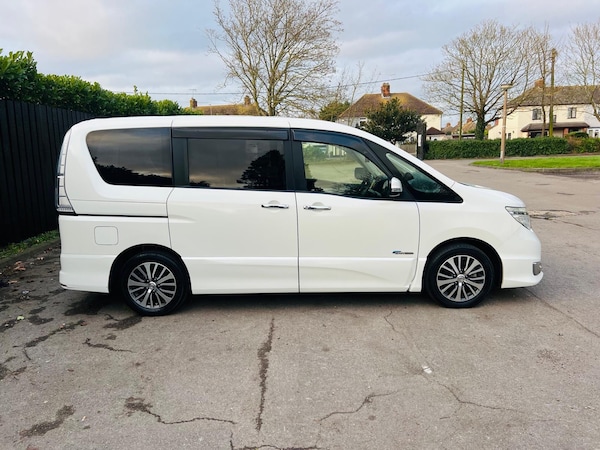 Used Nissan Serena for sale - 73985366: Photo 3