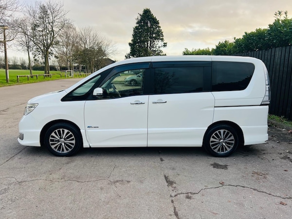 Used Nissan Serena for sale - 73985366: Photo 5