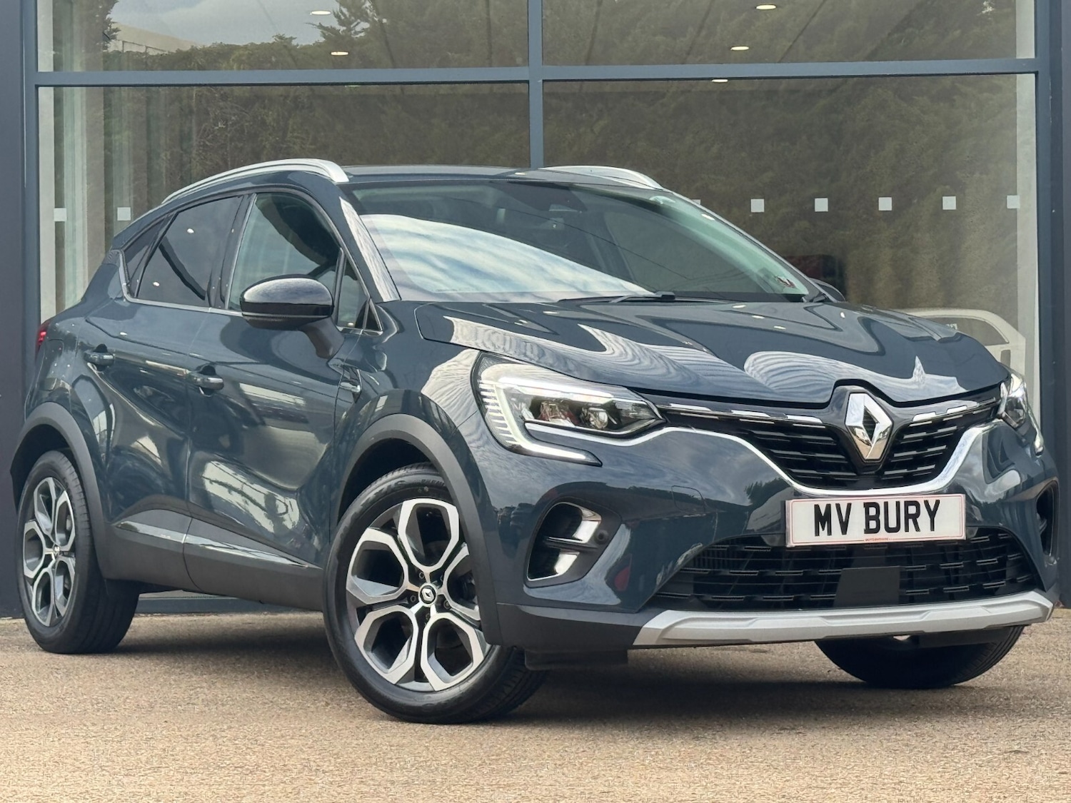 Used Renault Captur 2022 for sale - 76410582: Photo 2