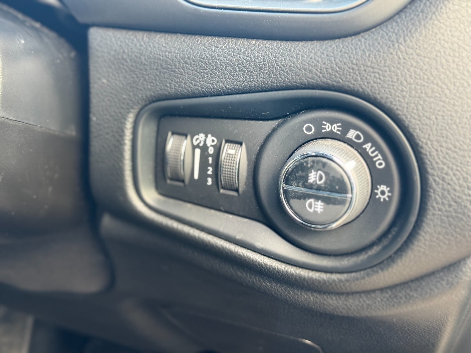 Used Jeep Renegade 2020 for sale - 77067833: Photo 31