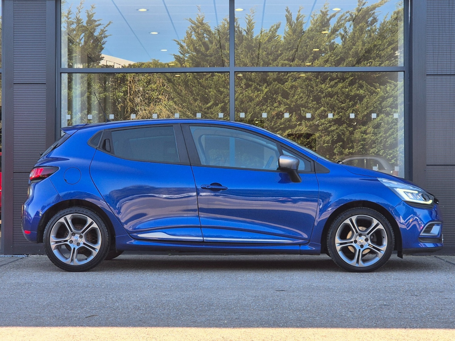 Used Renault Clio 2019 for sale - 78172737: Photo 2
