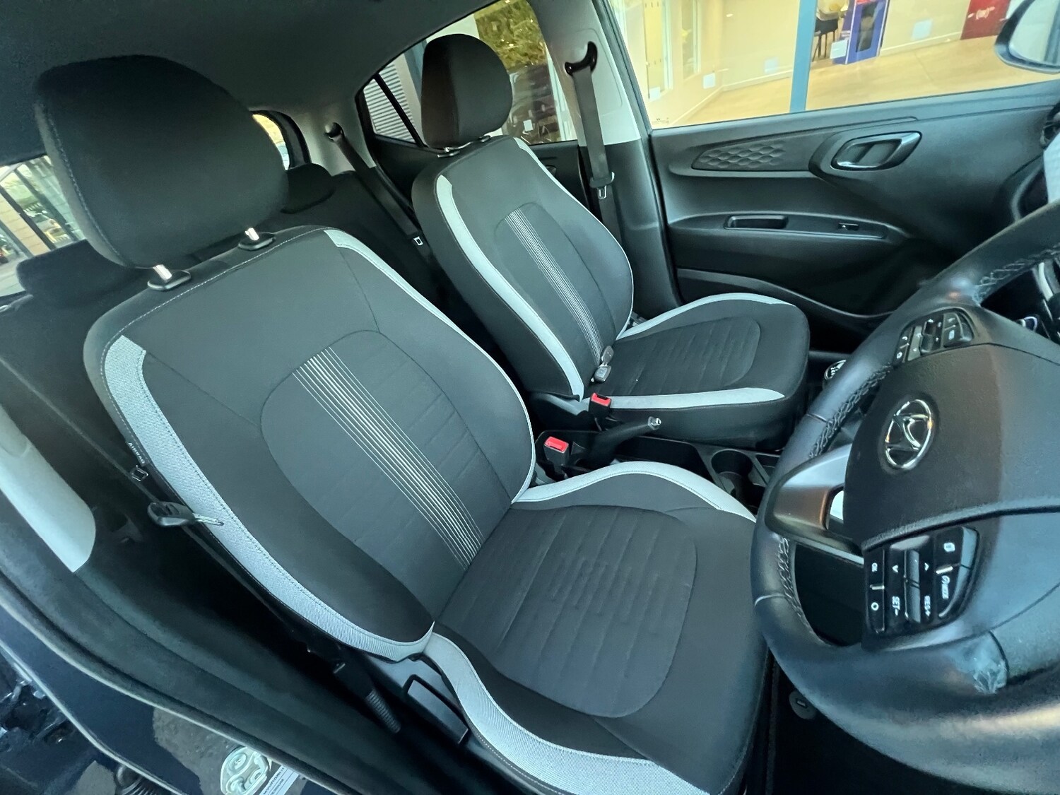 Used Hyundai i10 2023 for sale - 76350986: Photo 24