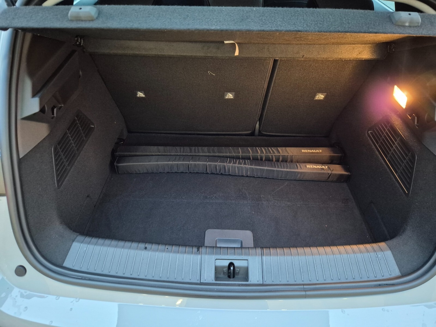 Used Renault Megane E Tech 2024 for sale - 76868890: Photo 17