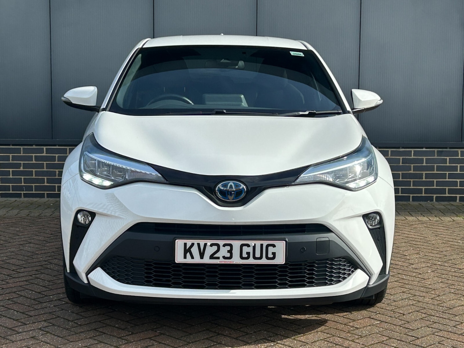 Used Toyota C-HR 2023 for sale - 78036775: Photo 2