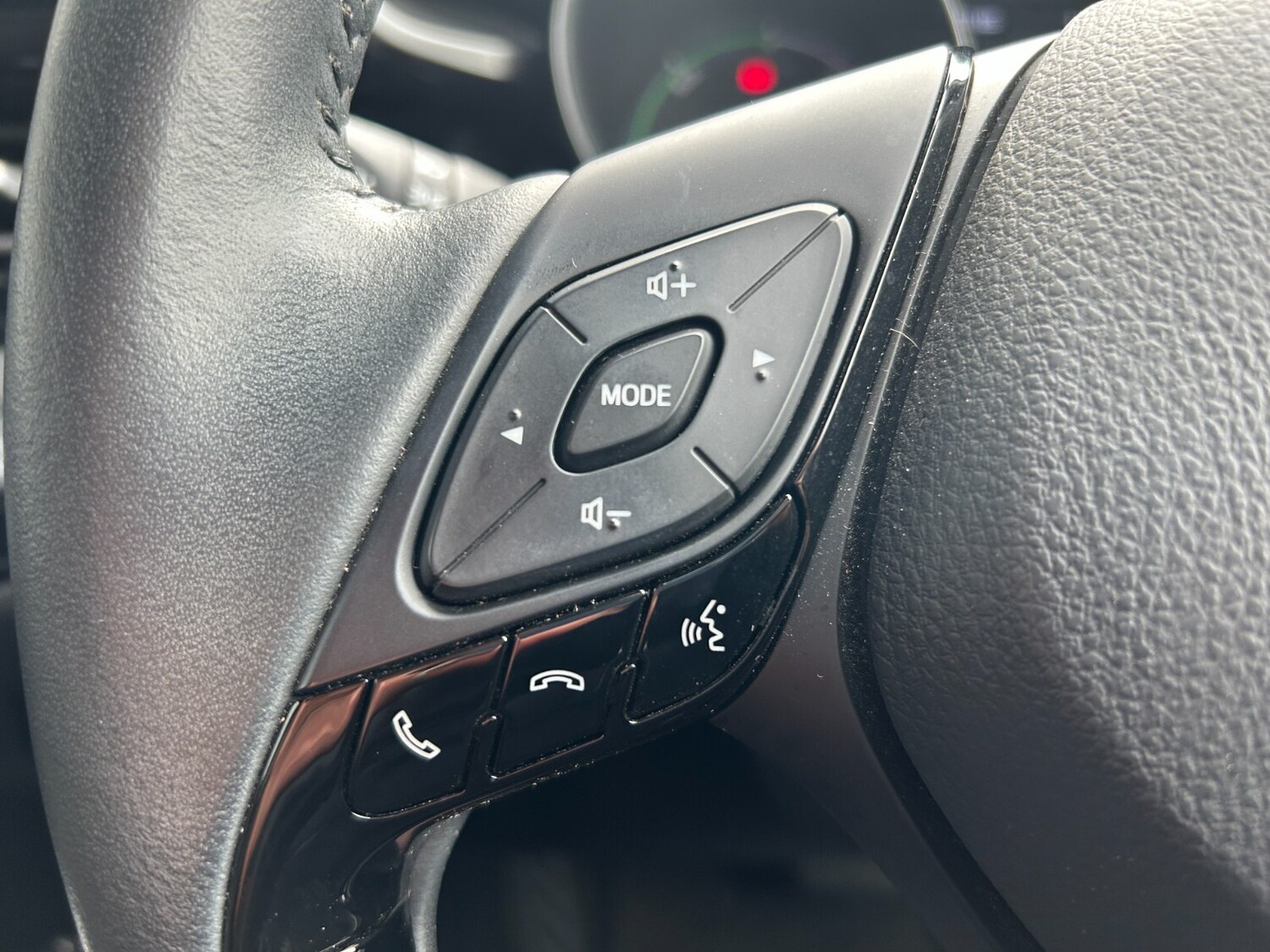 Used Toyota C-HR 2023 for sale - 78036775: Photo 25