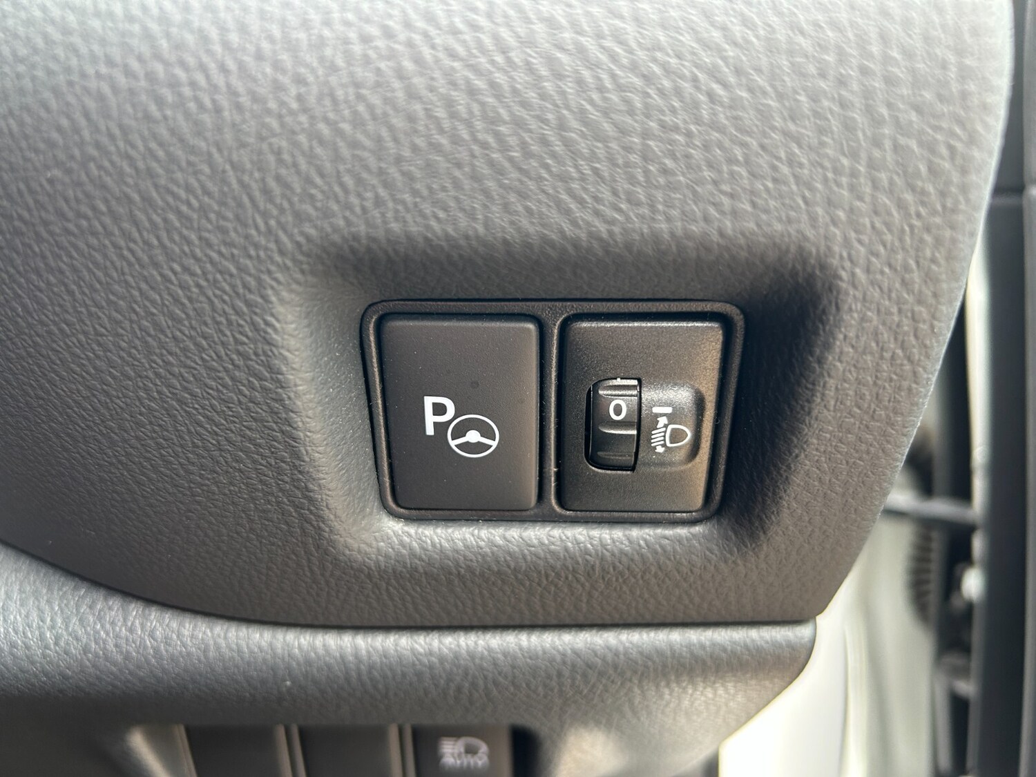 Used Toyota C-HR 2023 for sale - 78036775: Photo 30