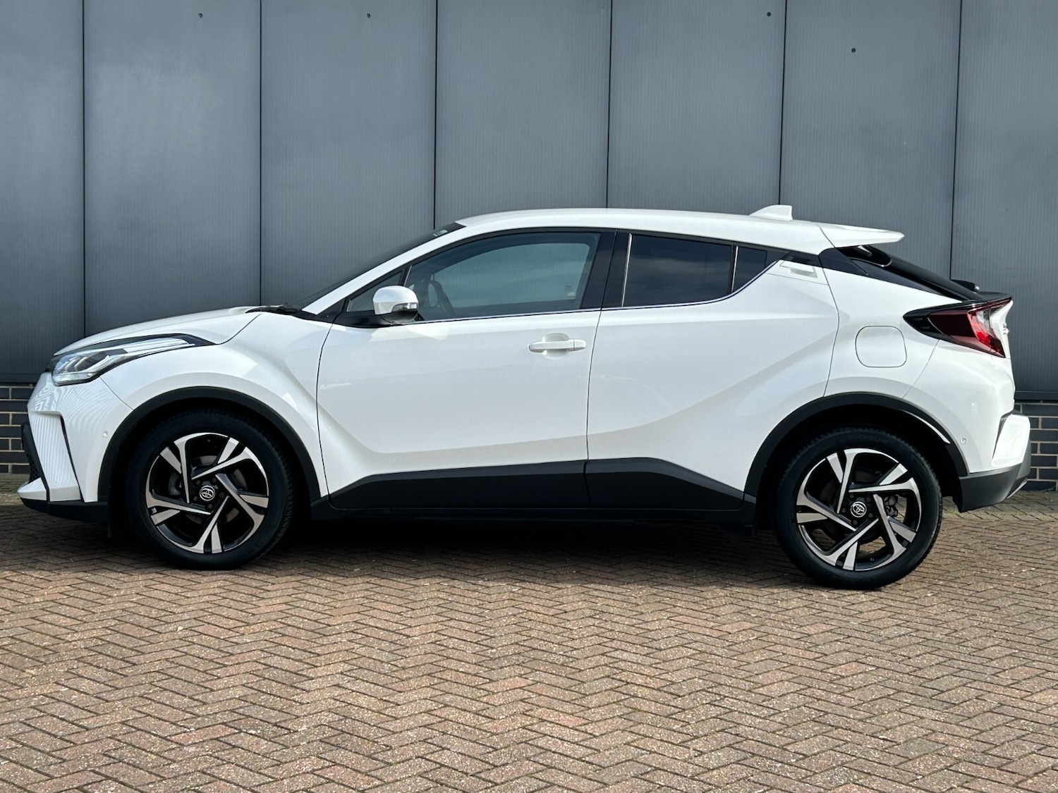 Used Toyota C-HR 2023 for sale - 78036775: Photo 4