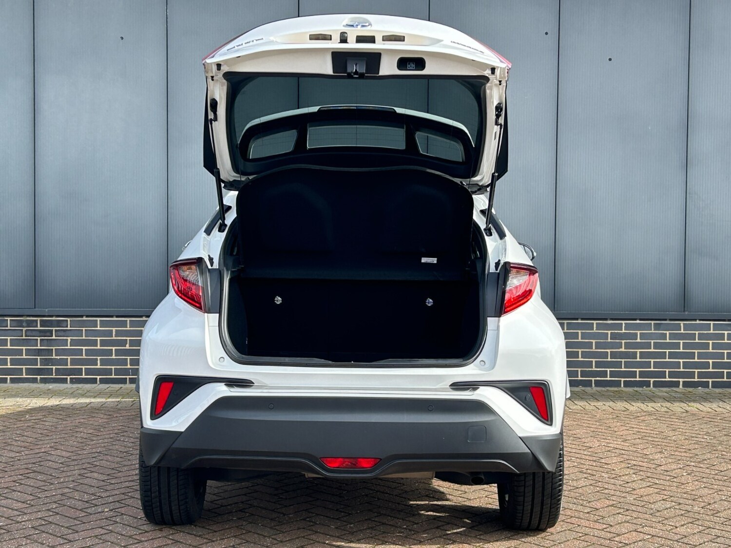 Used Toyota C-HR 2023 for sale - 78036775: Photo 7