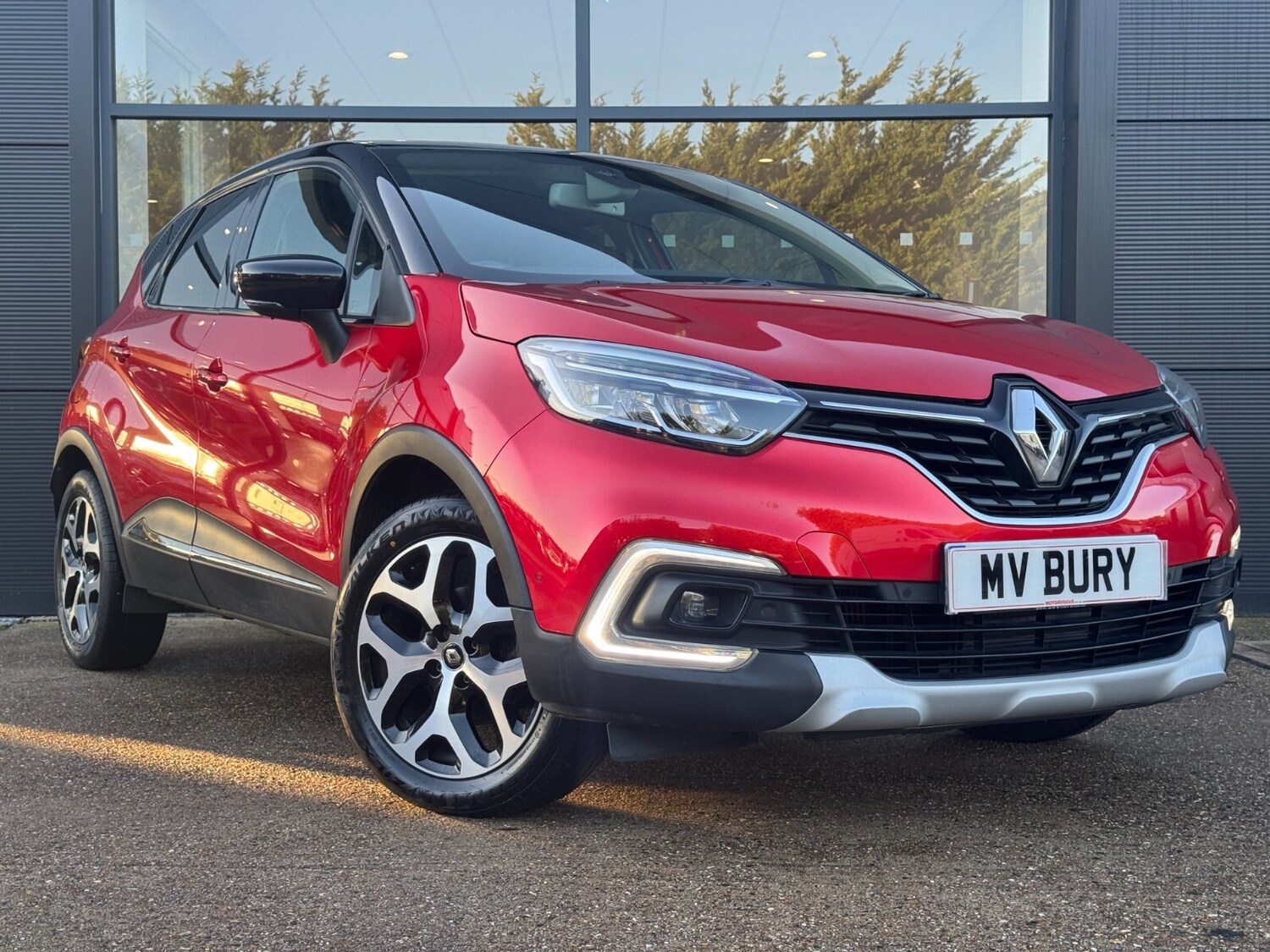 Used Renault Captur 2019 for sale - 76851213: Photo 2