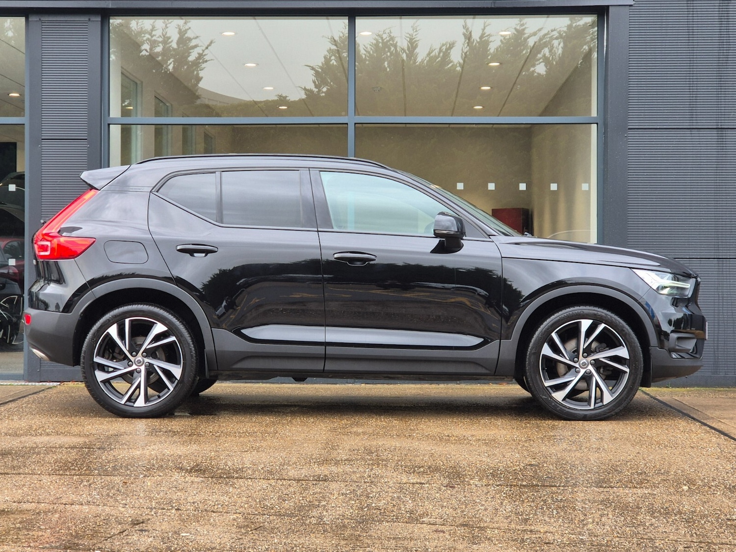 Used Volvo XC40 2020 for sale - 76871600: Photo 2