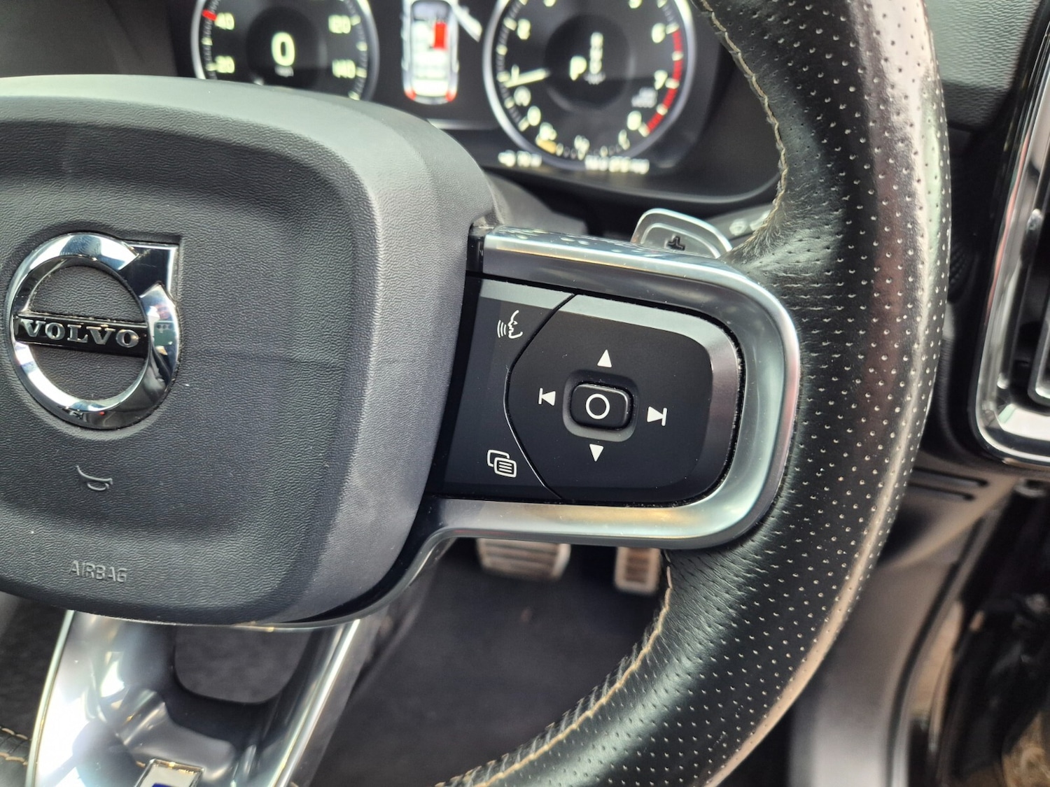 Used Volvo XC40 2020 for sale - 76871600: Photo 32