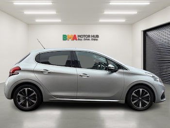 Used Peugeot 208 2018 for sale - 78902543: Photo