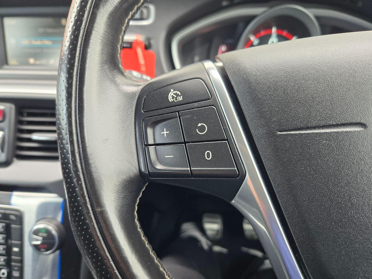 Used Volvo V40 2016 for sale - 77850540: Photo 16