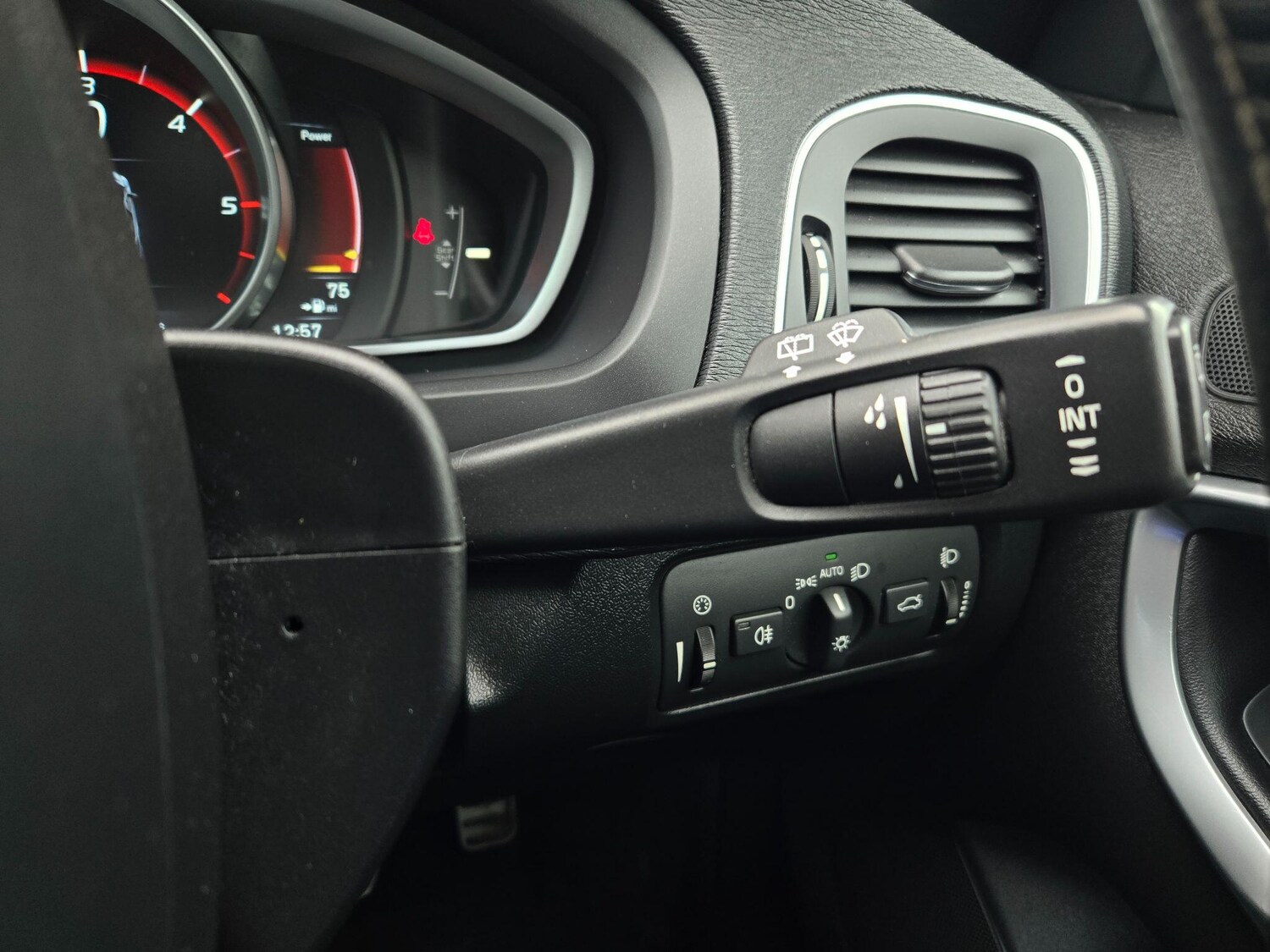 Used Volvo V40 2016 for sale - 77850540: Photo 20