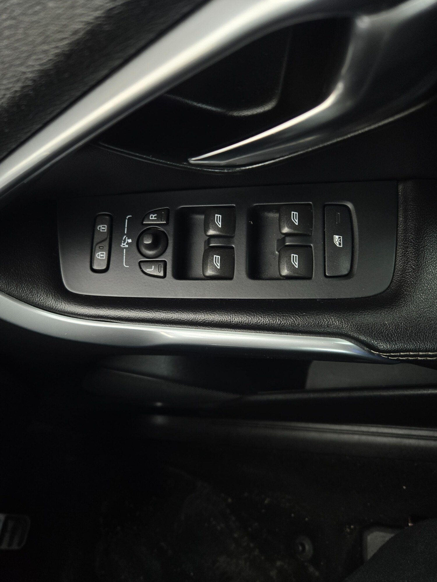 Used Volvo V40 2016 for sale - 77850540: Photo 23