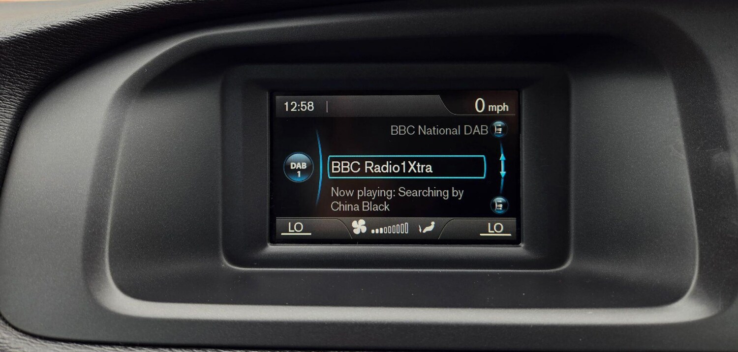 Used Volvo V40 2016 for sale - 77850540: Photo 25