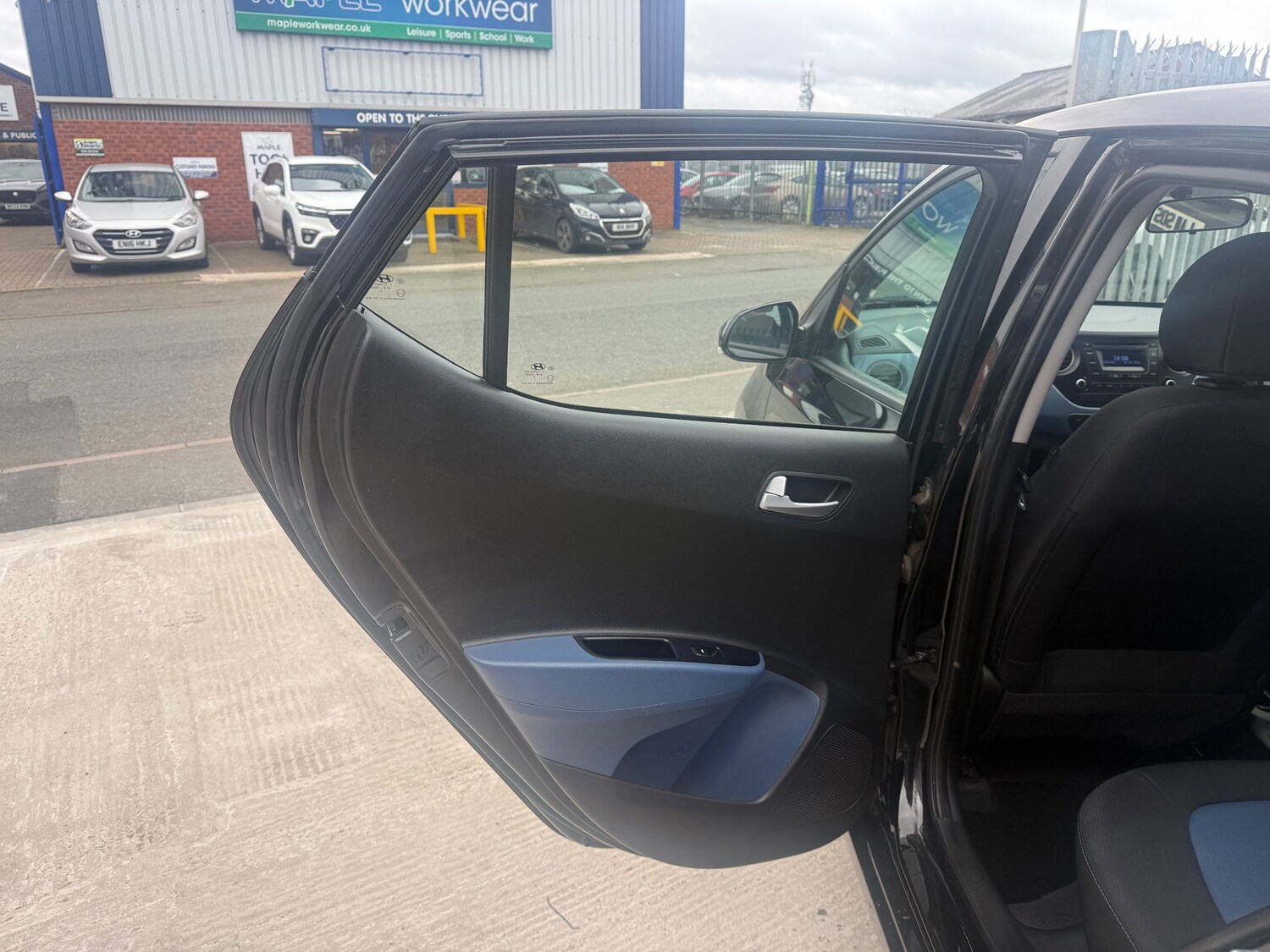 Used Hyundai i10 2016 for sale - 77762495: Photo 17