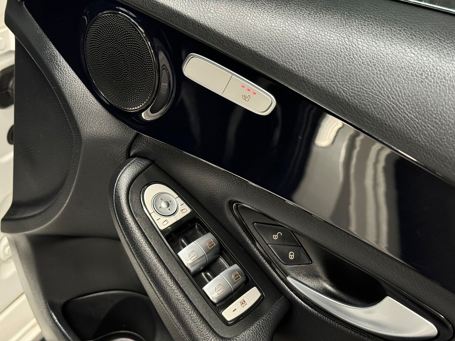 Used Mercedes-Benz C Class 2017 for sale - 77762507: Photo 4