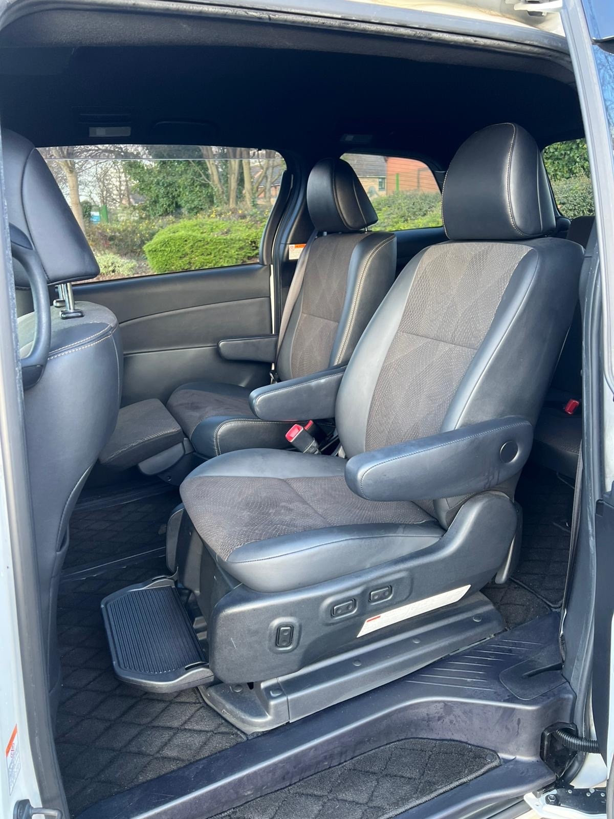 Used Toyota Estima 2025 for sale - 77966434: Photo 2