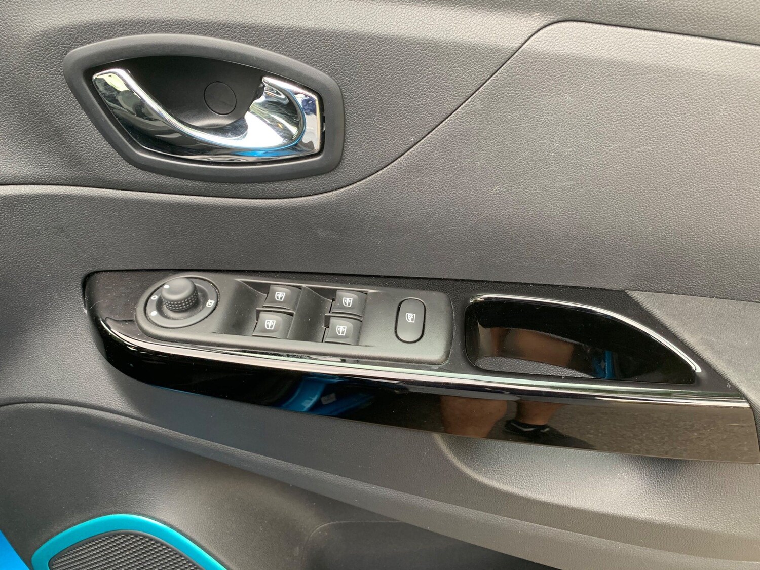 Used Renault Captur for sale - 77927938: Photo 19