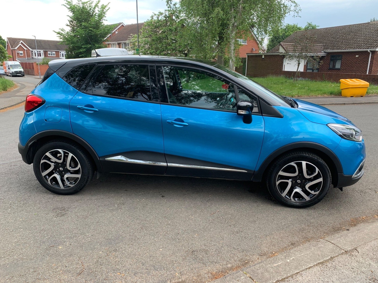 Used Renault Captur for sale - 77927938: Photo 2