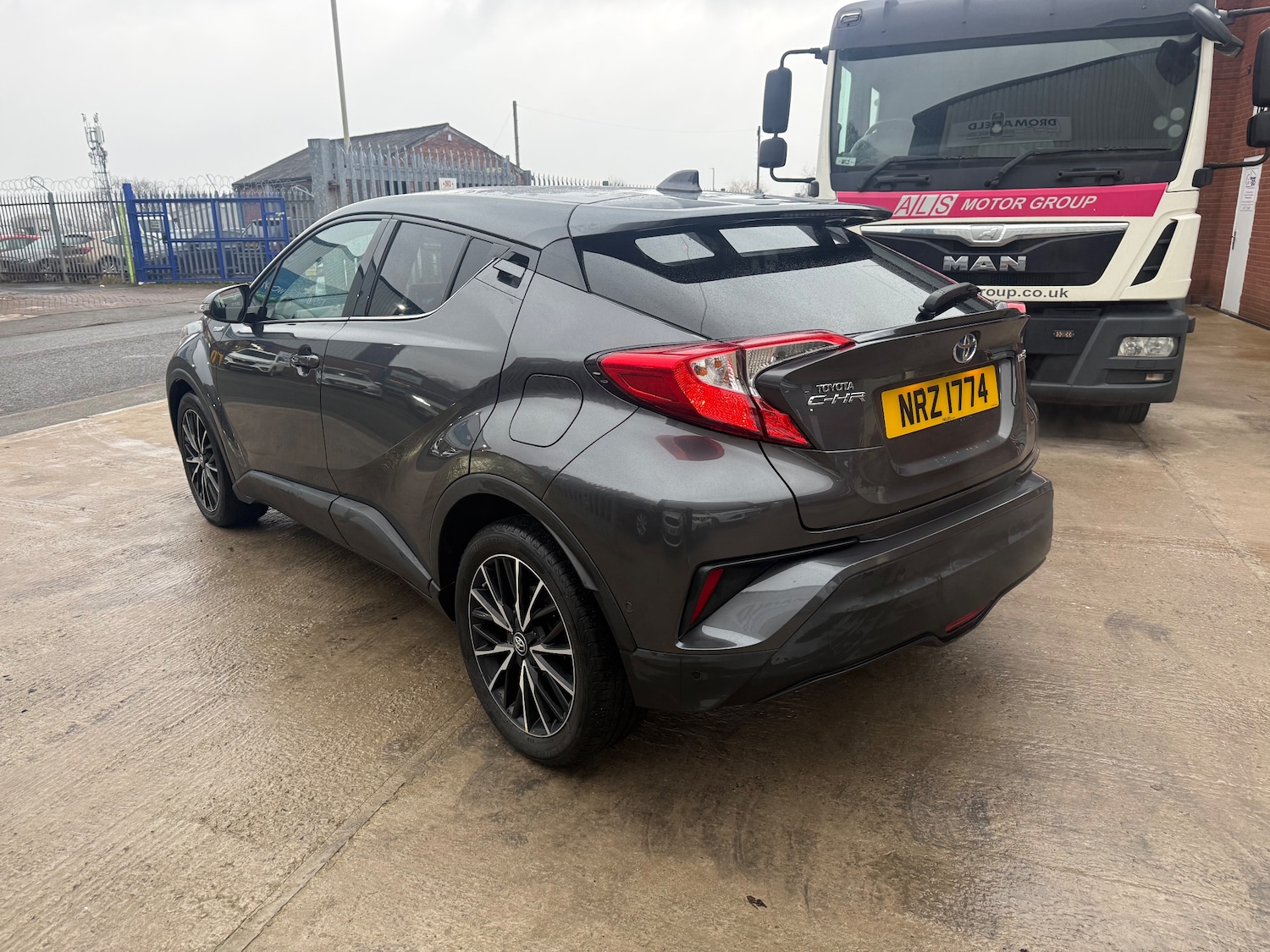 Used Toyota C-HR 2017 for sale - 77762534: Photo 5