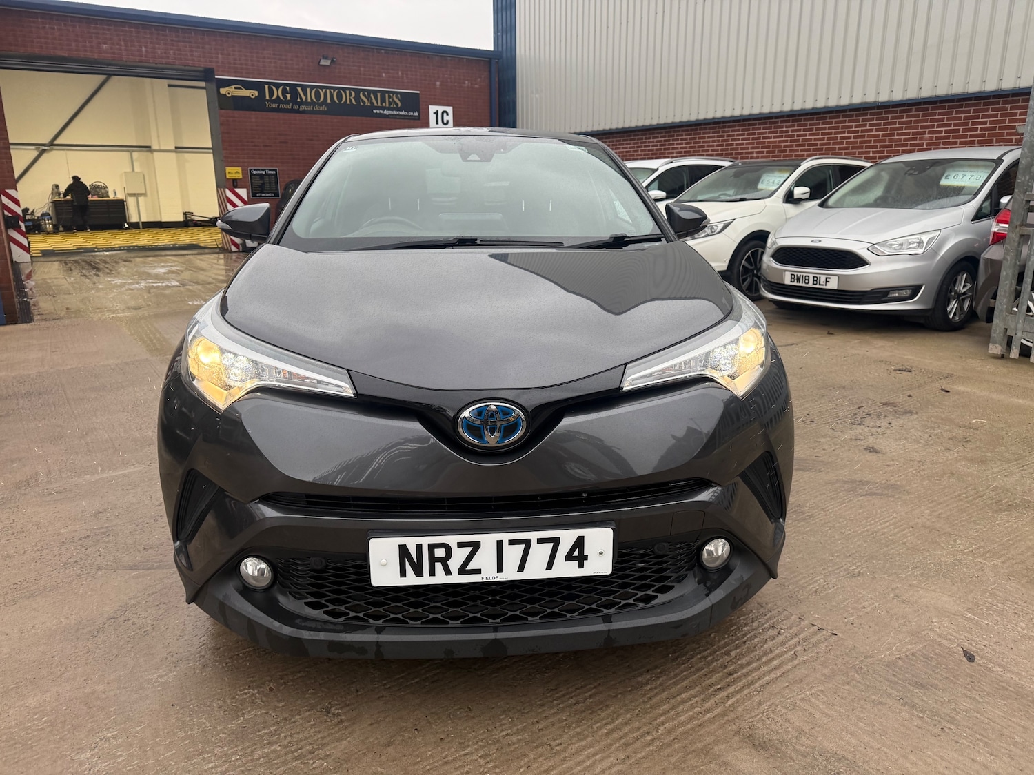 Used Toyota C-HR 2017 for sale - 77762534: Photo 6