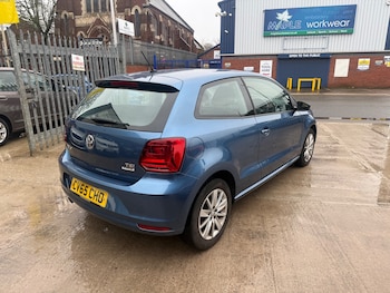 Used Volkswagen Polo 2015 for sale - 77762542: Photo