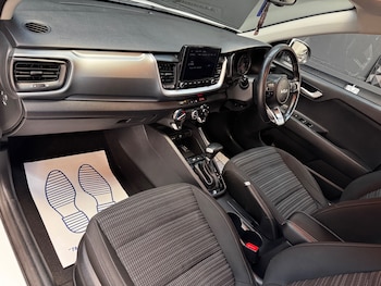 Used Kia Stonic 2024 for sale - 77762578: Photo