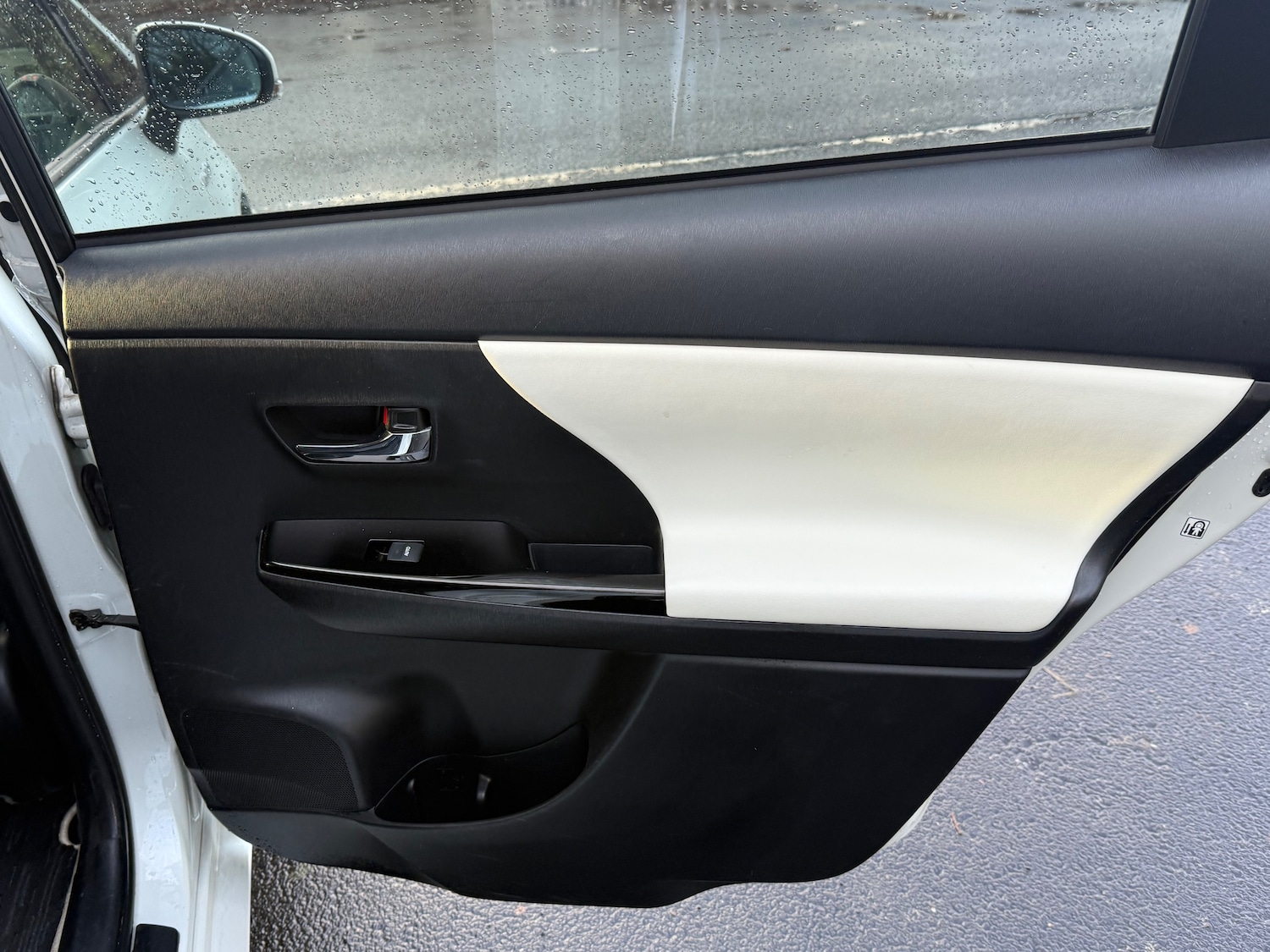 Used Toyota Prius+ 2018 for sale - 78216101: Photo 21