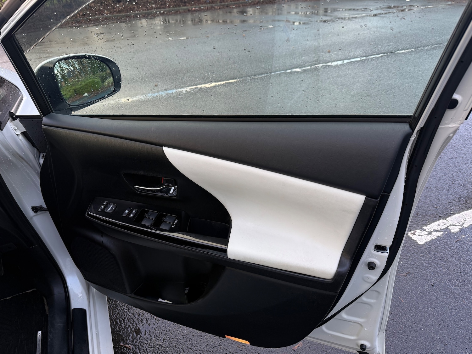 Used Toyota Prius+ 2018 for sale - 78216101: Photo 22