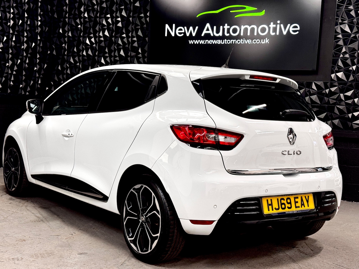 Used Renault Clio 2019 for sale - 77762502: Photo 2