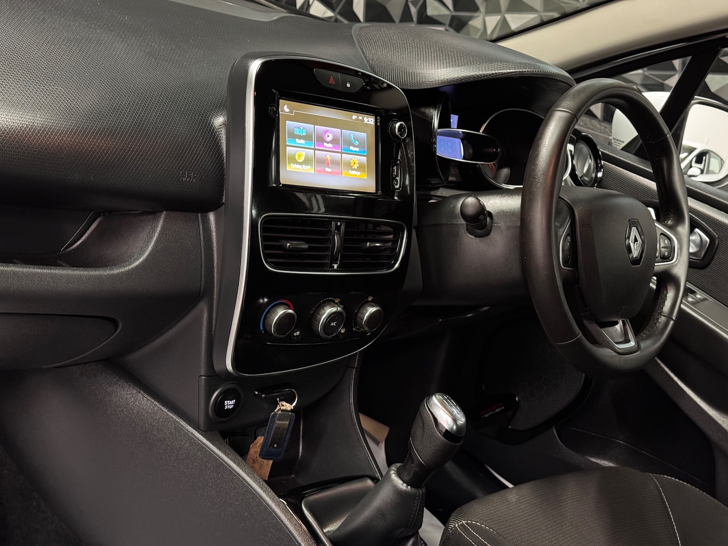 Used Renault Clio 2019 for sale - 77762502: Photo 3