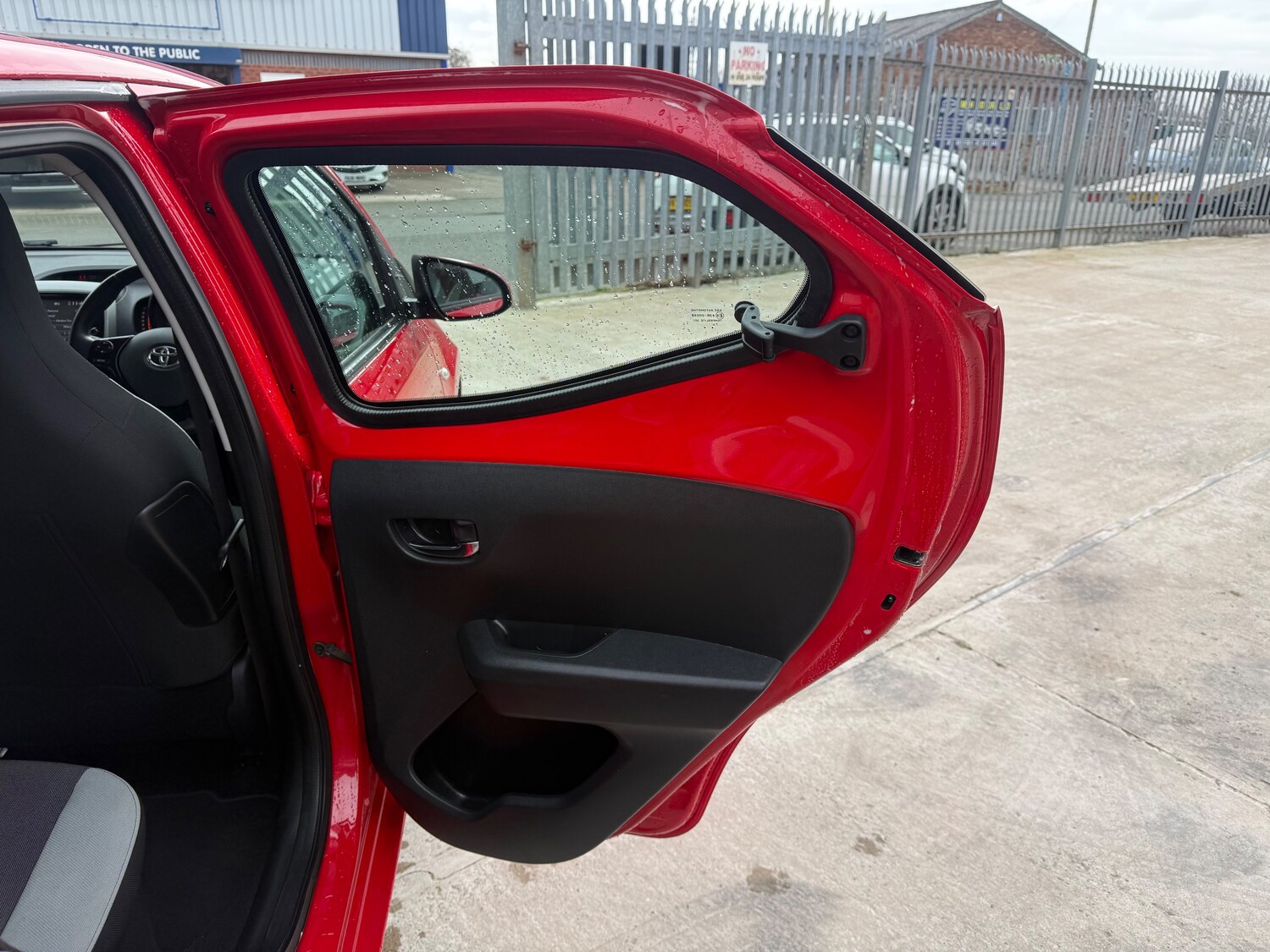 Used Toyota AYGO 2018 for sale - 77762537: Photo 25