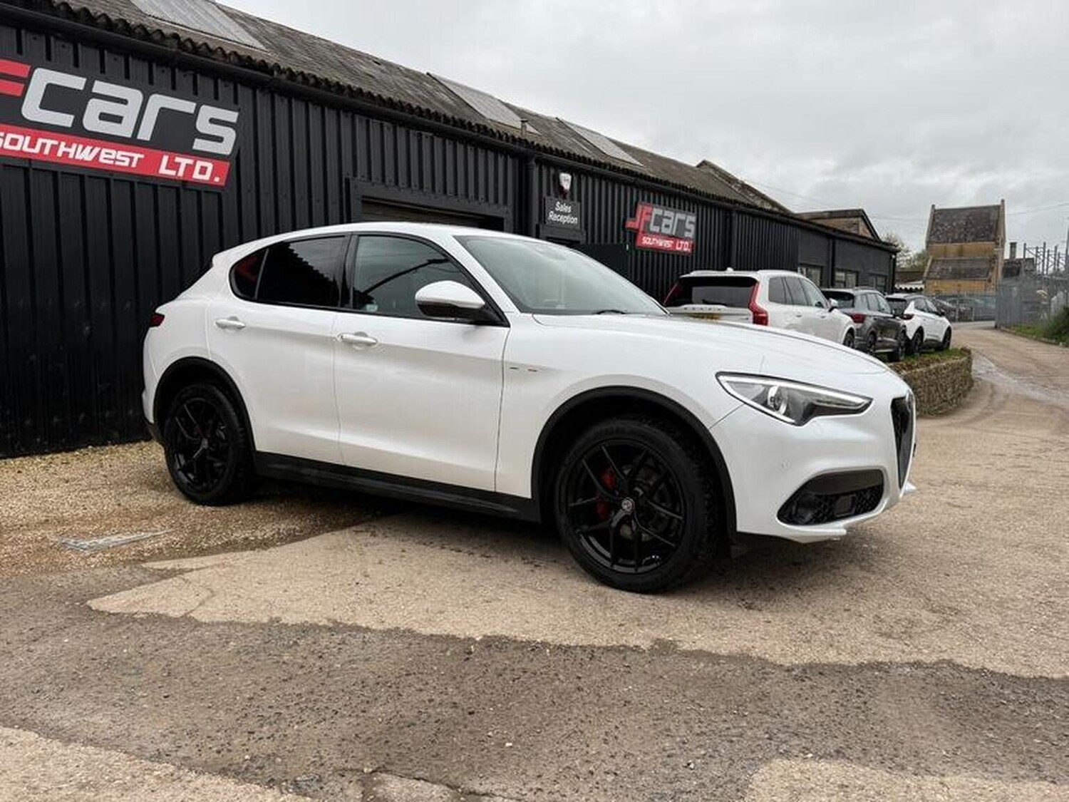 Used Alfa Romeo Stelvio 2017 for sale - 76418371: Photo 2
